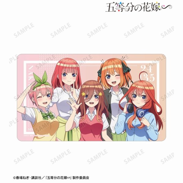 画像1:  【予約商品】  アルマビアンカ　五等分の花嫁∽ 描き下ろし 集合 衣装交換ver. 第2弾 マルチデスクマット 【25年4月上旬発売】 (1)